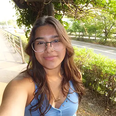Elvia takes a selfie